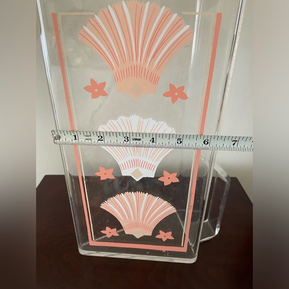Vintage Lucite triangular pitcher - Picture 4 of 5